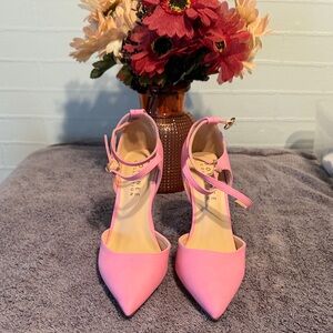 Journey Collection Pink Heels NWOT